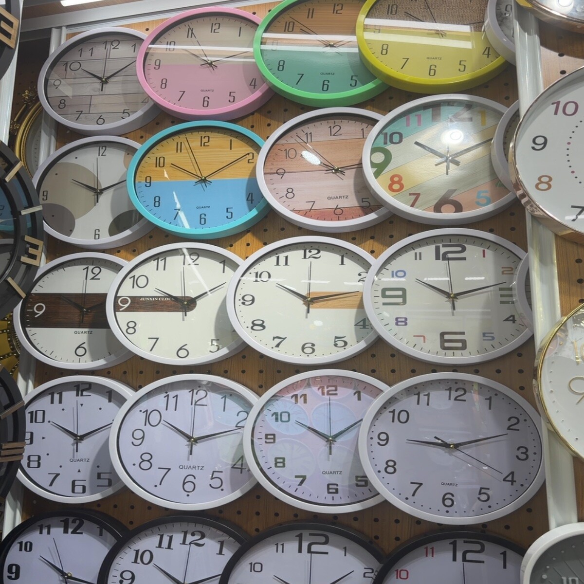 Colored Wall Clocks Wholesale China