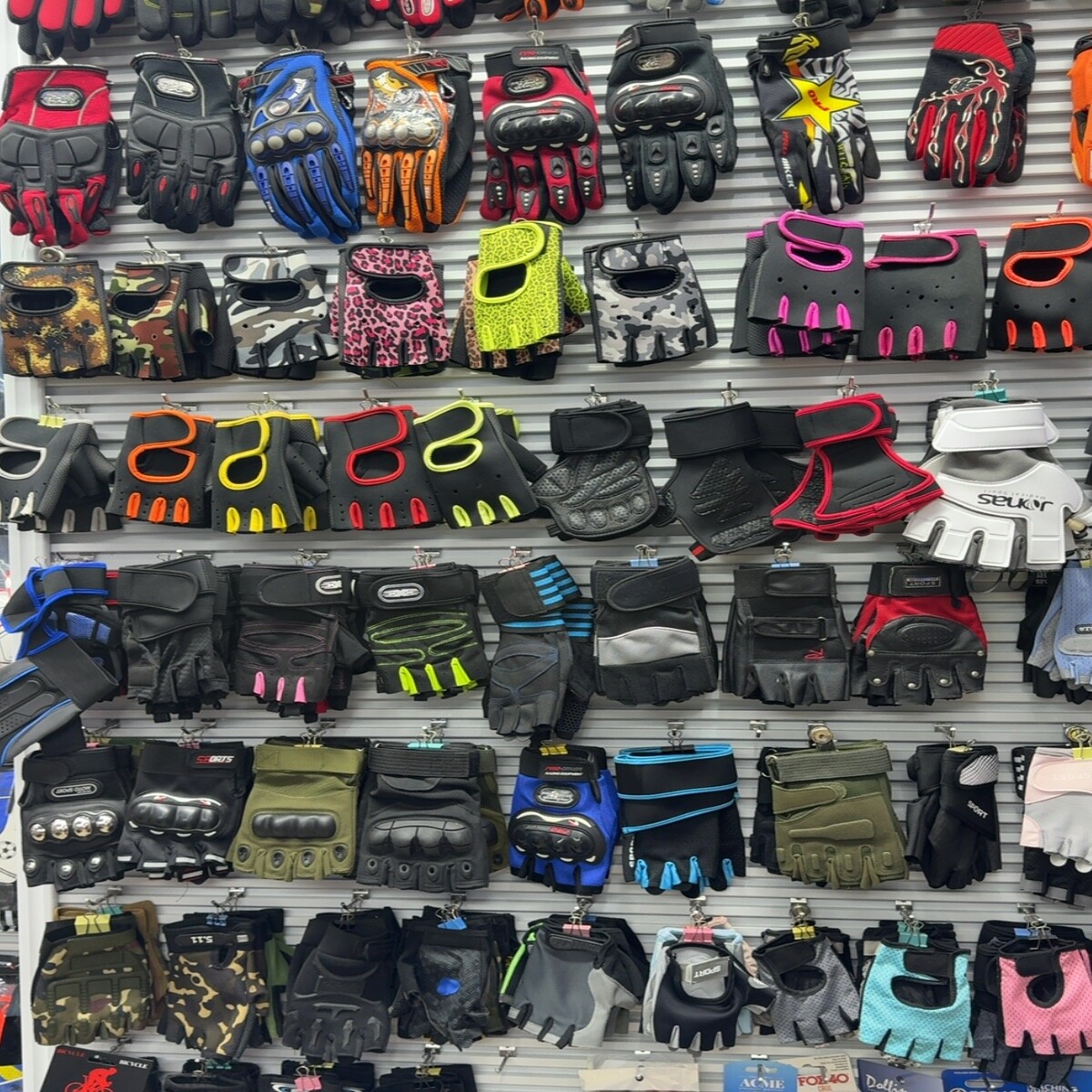 Sports Gloves Wholesale China